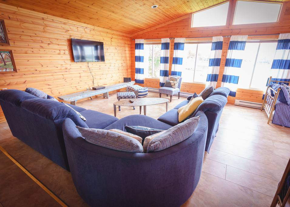 Cross Lake Inn & Marina